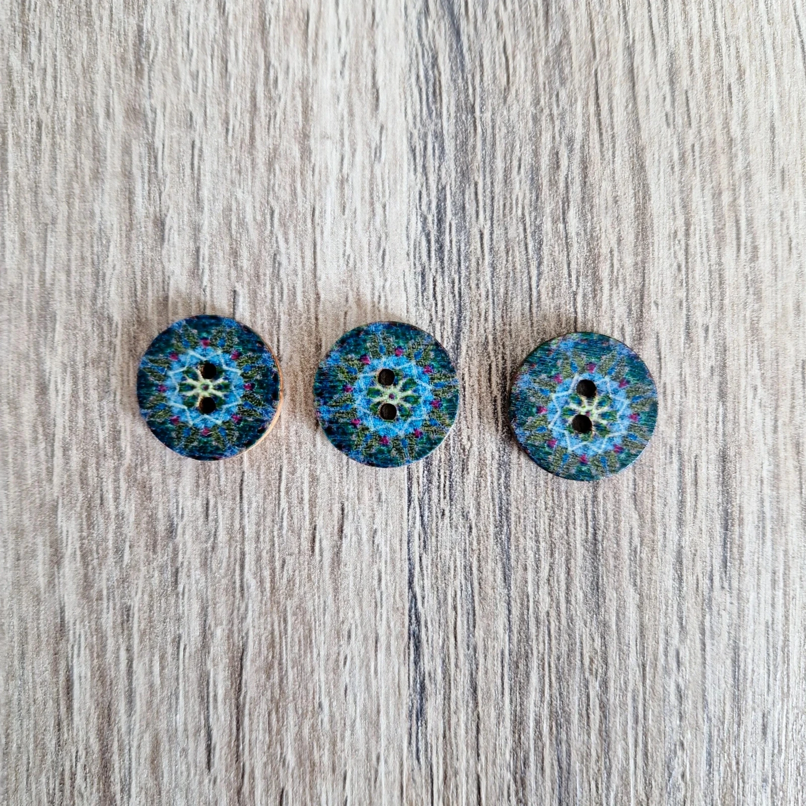 Lot de 3 boutons en bois vintage